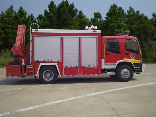 ISUZU 240HP Light Rescue Fire Truck 6 Wheeled With 5 Ton Crane
