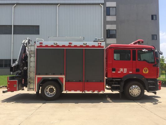 Fire Fighting 4X2 Emergency Rescue Fire Truck 228kw With 5 Ton Crane