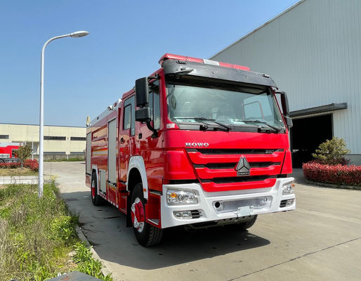 Camion de pompiers de SINOTRUK et camion de pompiers 310hp 4x2 type capacité de mousse de 8 tonnes